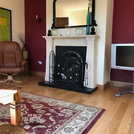 Holiday home Modern Six Bedroom House *