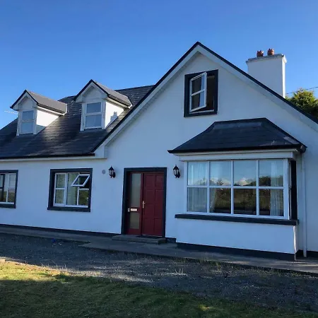 Modern Six Bedroom House Nyaraló Westport