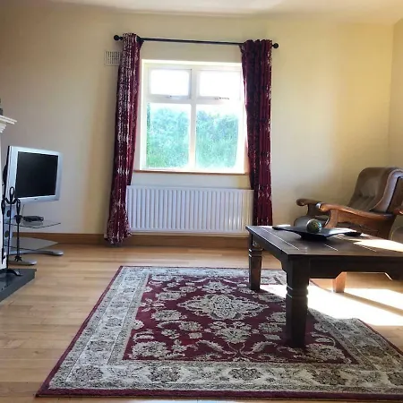 Modern Six Bedroom House Feriehus *