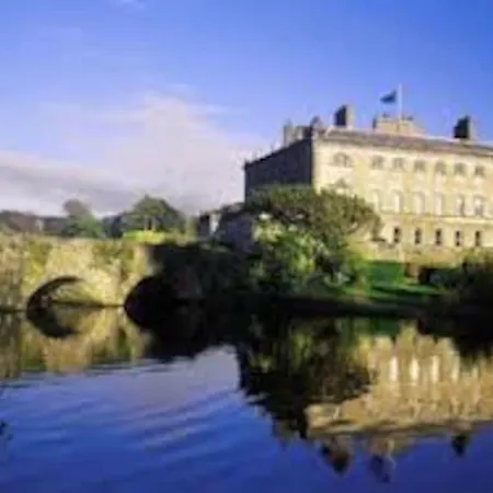 Modern Six Bedroom House 別荘 ウェストポート