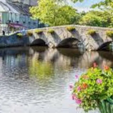 Modern Six Bedroom House 別荘 ウェストポート