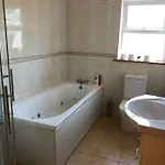 Modern Six Bedroom House Prázdninový dům